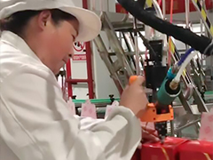 白酒包裝行業自動鉚釘槍視頻