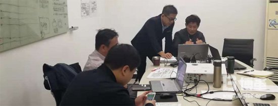 博革總經理和專家顧問一起研究方案 博革總經理和專家顧問一起研究方案